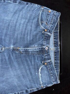 Men's Levi's 559 Medium Wash Jeans Size 36x32. Relaxed Fit Straight Leg.